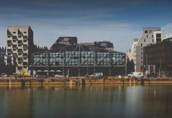 Location bureaux Bordeaux - Face aux bassins à flots, tramway et bus