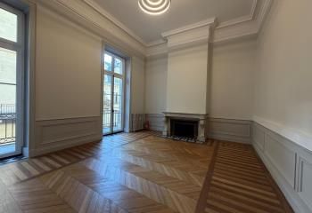 Location bureaux Bordeaux - Place des Quinconces - Tram et bus