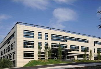 Location bureaux Écully - Proche transports en commun et autoroutes A6, A89