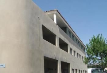 Bureaux à vendre Marseille 12, proche L2 et tramway, site clos et arboré