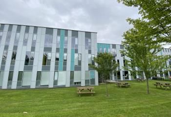 Location bureaux Vern-sur-Seiche - Proximité centre commercial et axe Rennes-Angers