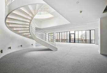 Vente bureaux duplex Courbevoie, proche RER La Défense et bus