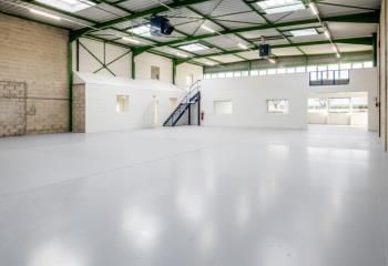 Local d'activité à louer Saint-Thibault-des-Vignes - Proximité A104