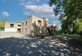 Vente local d'activité Buc - Proximité Paris et RER C