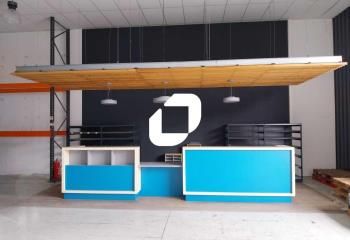 Location local commercial - 300 m²