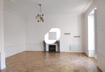 Location bureaux Nantes Centre - Proche tramway, bus et gare SNCF