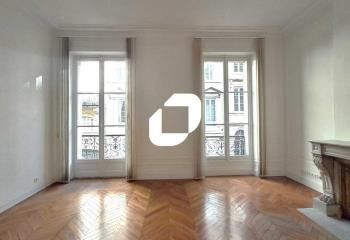 Location bureaux Bordeaux, proche place Tourny et Quinconces, tram et bus