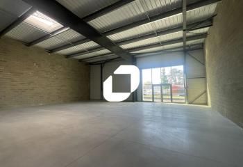 Location local commercial - 2230 m²