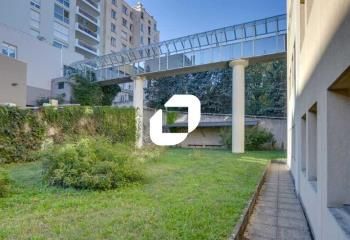 Vente bureaux Villeurbanne Grandclément - Environnement arboré, bus et tram