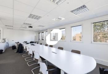 Location bureaux Bron - Proche A43, Tramway et Aéroport Lyon-Bron