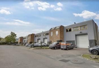 Local d'activité à louer Buc - Accès moyens et gros porteurs