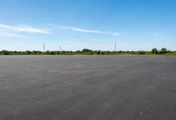 Location terrain goudronné Tournan-en-Brie proche A4