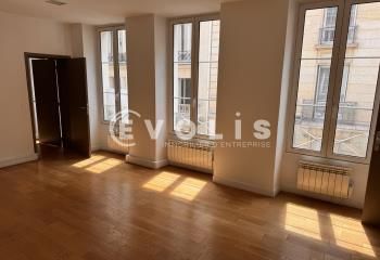 Bureaux à louer Paris 8 - Proche Métro, bus et gare Saint-Lazare