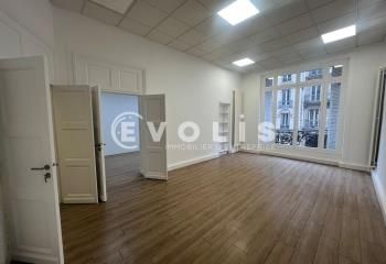 Location bureaux Paris 8 - Proche bus, métro, RER et gare Saint-Lazare