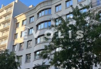 Location bureaux Paris 11 - Proche bus, métro et RER