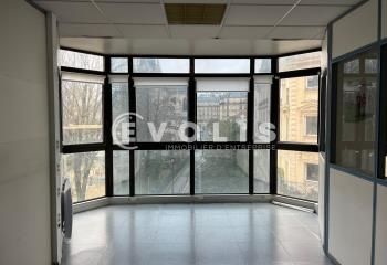 Location bureaux Paris 18 - Proche transports en commun