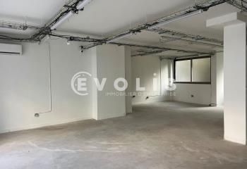 Location local commercial - 245 m²