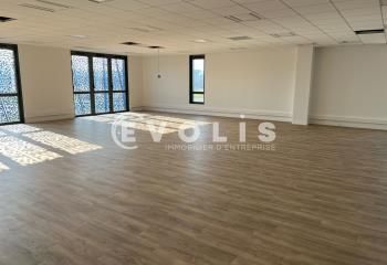 Location bureaux Vaulx-Milieu - Proche autoroute A43 et SNCF TER L'Isle d'Abeau