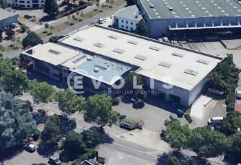 Location bâtiment Décines-Charpieu - Proche périphérique et tram T3