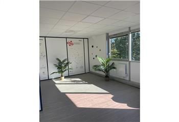 Location bureaux Saint-Thibault-des-Vignes - Parc de l'Esplanade