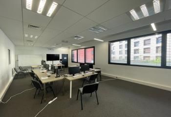 Location bureaux Bordeaux Bassins à Flot - Proche transports