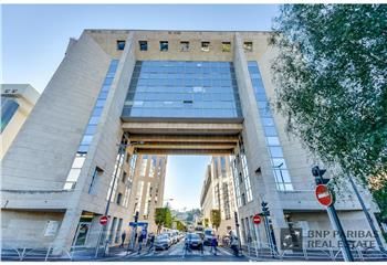 Location bureaux Issy-les-Moulineaux - Proche T2 et centre commercial Les Trois Moulins