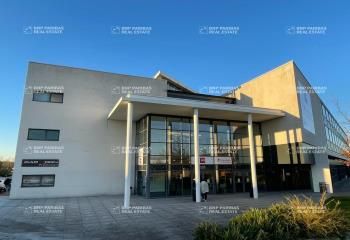 Location bureaux Isneauville - Proche commerces et transports