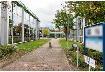 Location bureaux Saint-Thibault-des-Vignes - Parc de l'Esplanade sécurisé
