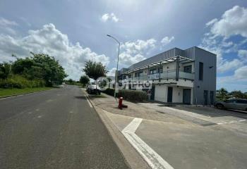 Location local commercial Les Abymes (97139) - 72 m²
