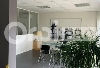 Location local commercial Bruges (33520) - 67 m²