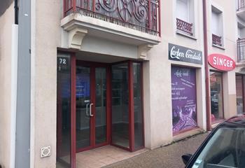 Location local commercial Carbon-Blanc (33560) - 83 m²