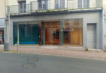 Location local commercial Cholet (49300) - 379 m²