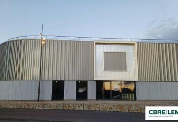 Location local commercial Ifs (14123) - 816 m²