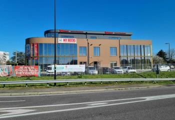 Location local commercial Meyzieu (69330) - 205 m²
