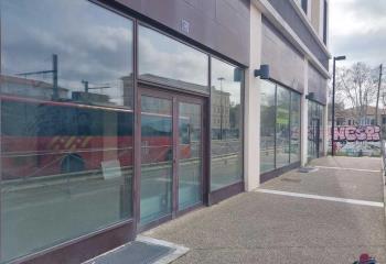 Location local commercial Nîmes (30900) - 835 m²
