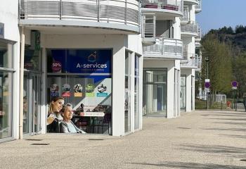 Location Local commercial Valence (26000)