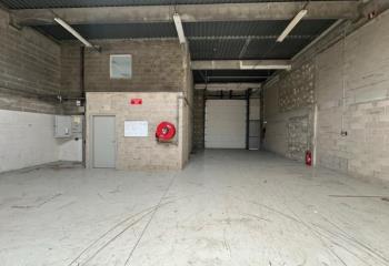Location activité/entrepôt Saint-Thibault-des-Vignes (77400) - 680 m²
