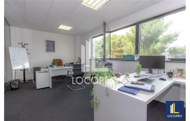 Location de bureau de 141 m² à Aix-en-Provence - 13100 photo - 1