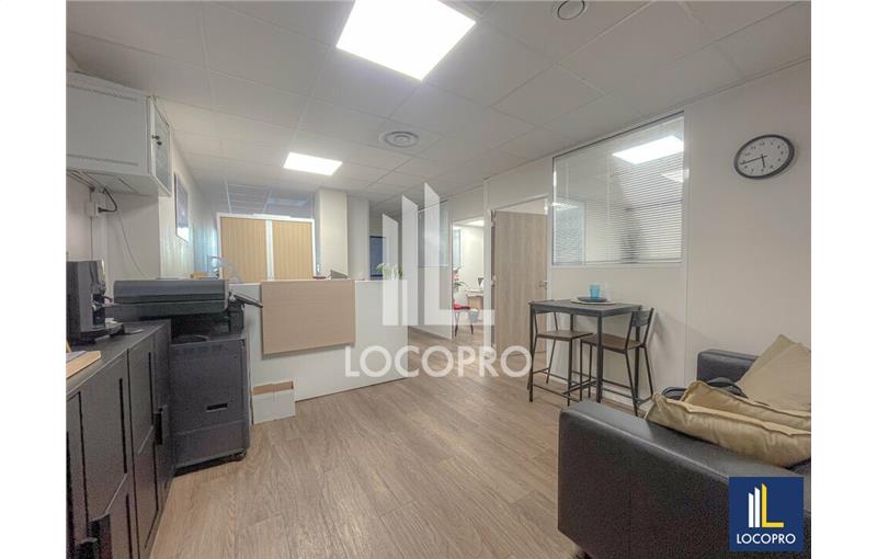 Location de bureau de 74 m² à Aix-en-Provence - 13100 photo - 1
