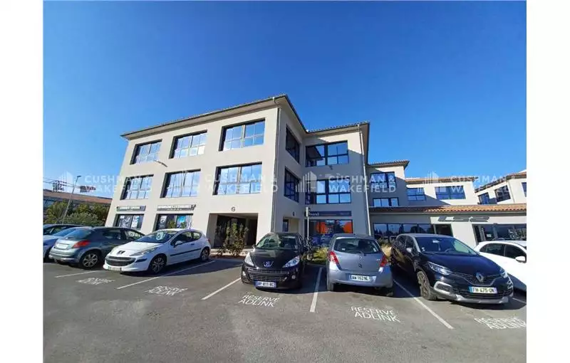 Location de bureau de 227 m² à Aubagne - 13400