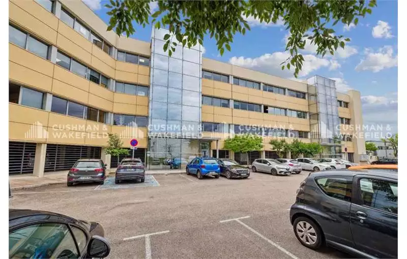 Location de bureau de 598 m² à Aubagne - 13400