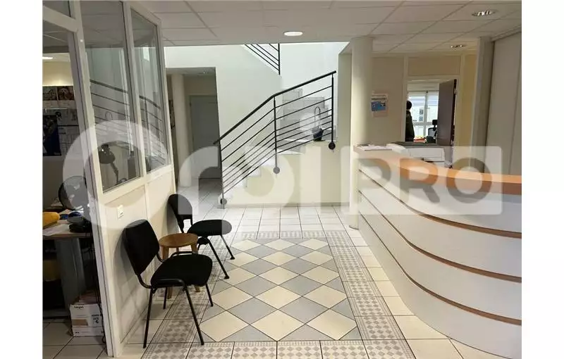 Location de bureau de 300 m² à Beauvais - 60000
