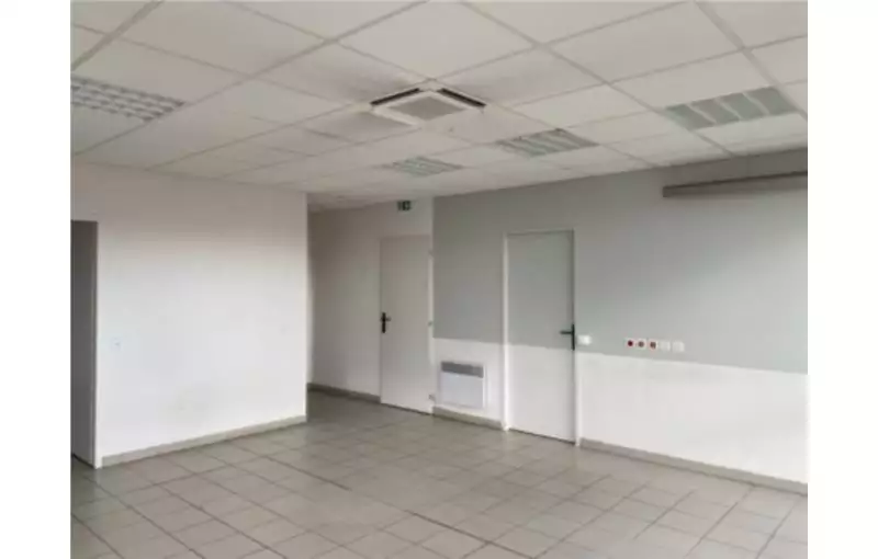 Location de bureau de 100 m² à Belfort - 90000