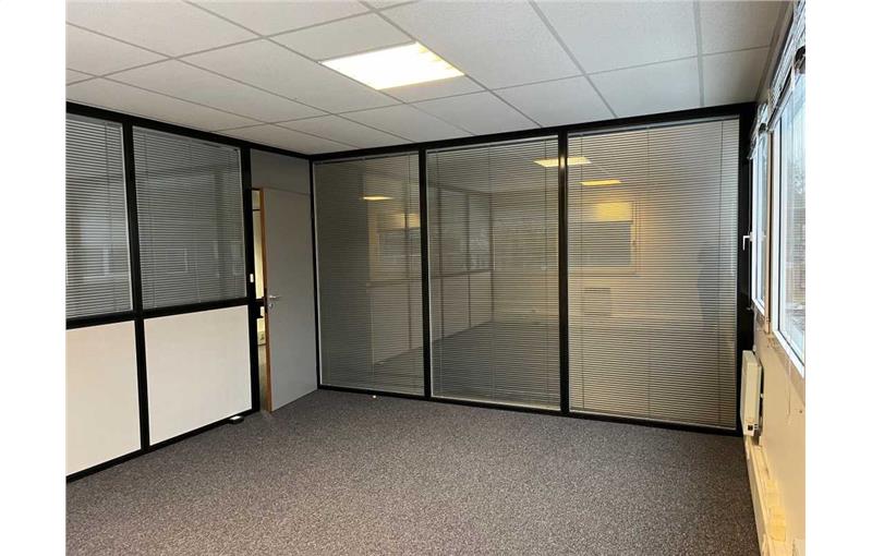 Location de bureau de 120 m² à Bièvres - 91570 photo - 1