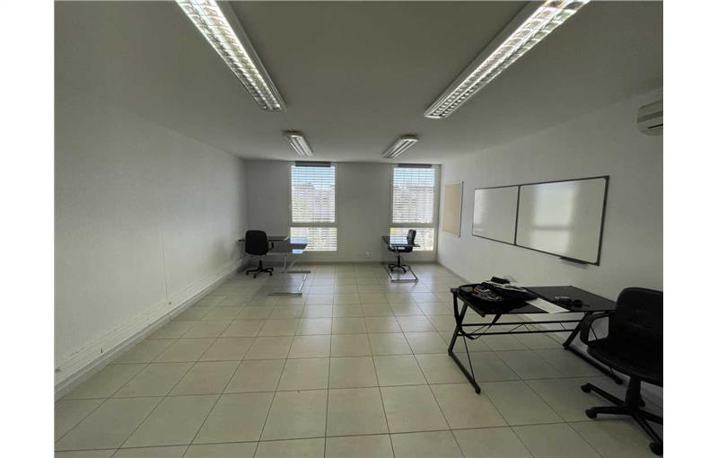 Location de bureau de 67 m² à Boujan-sur-Libron - 34760 photo - 1