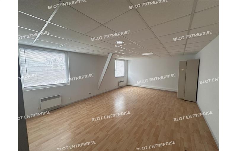 Location de bureau de 98 m² à Bréal-sous-Montfort - 35310 photo - 1
