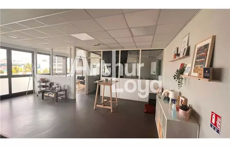 Location de bureau de 181 m² à Caen - 14000