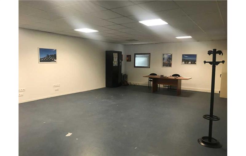 Location de bureau de 250 m² à Cambrai - 59400 photo - 1