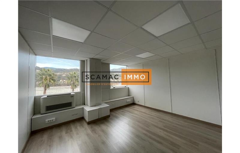 Location de bureau de 185 m² à Carros - 06510 photo - 1