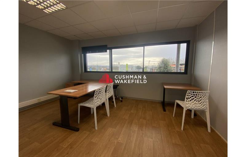 Location de bureau de 235 m² à Castelnau-d'Estrétefonds - 31620 photo - 1